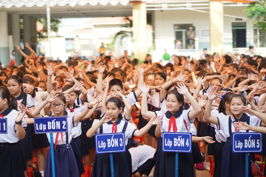 Không gian ngày hội.