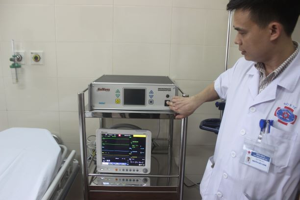 Hệ thống đốt nhiệt u gan bằng sóng Viba 1