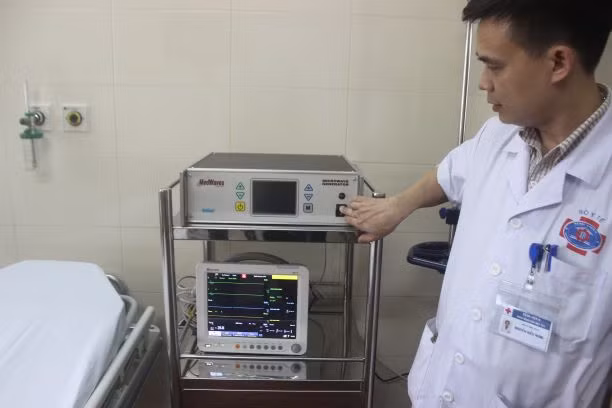 Hệ thống đốt nhiệt u gan bằng sóng Viba 1