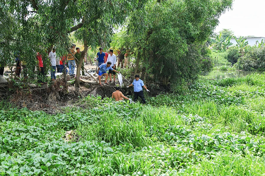 Thi thể bé trai nổi trên kênh sau 4 ngày mất tích