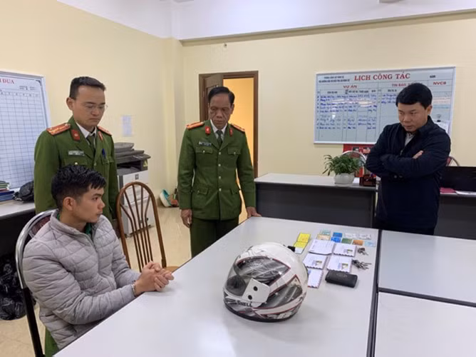 Quàng Văn Thương trước cơ quan điều tra.