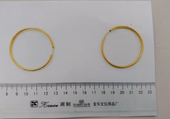 Khuyên tai của nạn nhân.