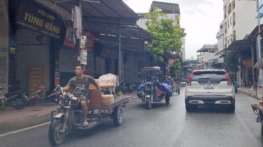 Xe tự chế vẫn tung hoành ra quốc lộ trái với thông tin mà Chủ tịch UBND xã Hữu Bằng chia sẻ. 