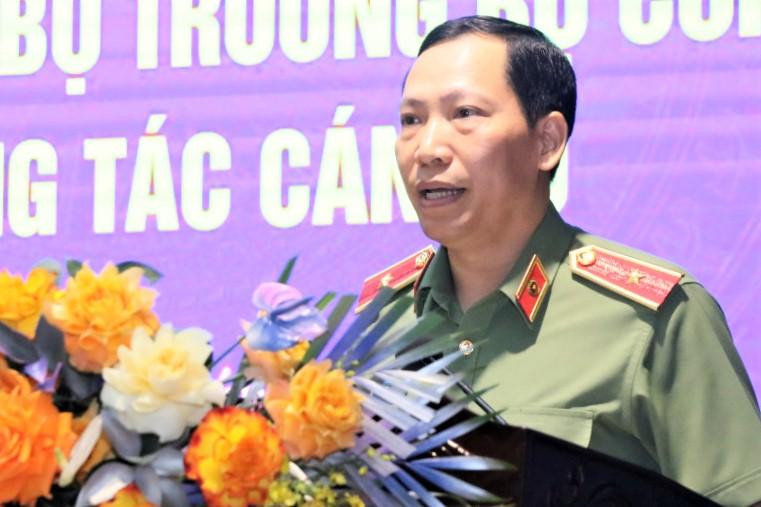 Thiếu tướng Lê Văn Tuyến, Thứ trưởng Bộ Công an phát biểu tại chúc mừng tân Giám đốc Công an tỉnh Hà Tĩnh (Ảnh: Công an Hà Tĩnh). Thiếu tướng Lê Văn Tuyến, Thứ trưởng Bộ Công an phát biểu tại chúc mừng tân Giám đốc Công an tỉnh Hà Tĩnh (Ảnh: Công an Hà Tĩnh).