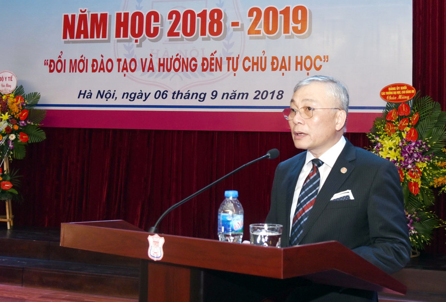 PGS.TS Nguyễn Đức Hinh nhắn nhủ các tân sinh viên, thầy thuốc tương lai về những hành trang , y đức cần rèn luyện ngay từ khi còn ngồi trên ghế nhà trường