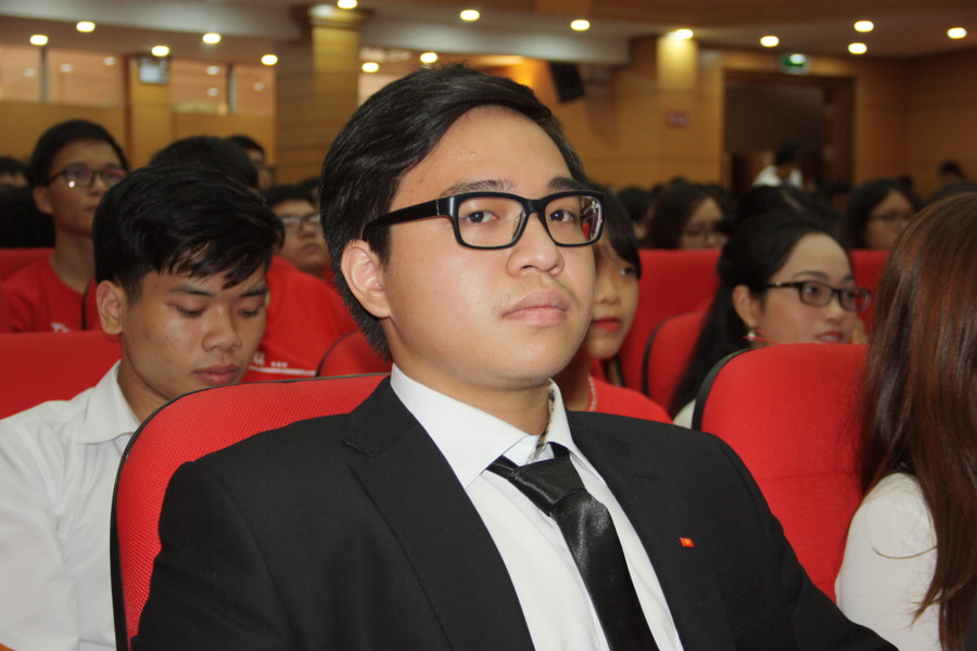 Tân sinh viên Phạm Đức Anh Tân sinh viên Phạm Đức Anh