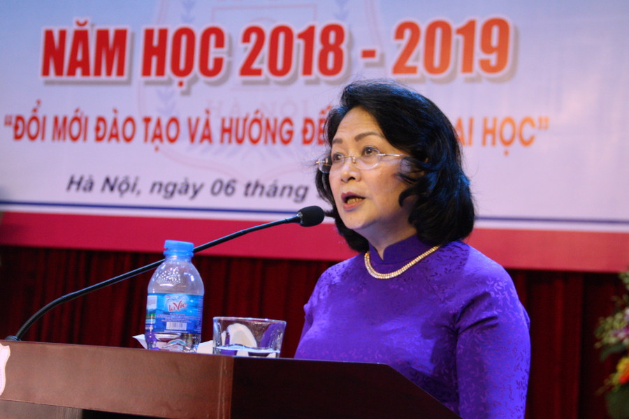 Phó Chủ tịch nước Đặng Thị Ngọc Thịnh phát biểu tại lễ khai giảng Phó Chủ tịch nước Đặng Thị Ngọc Thịnh phát biểu tại lễ khai giảng