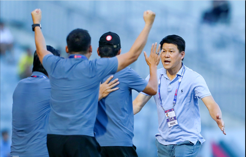 Huấn luyện viên Vũ Tiến Thành lạc quan trong cuộc đua trụ hạng. Huấn luyện viên Vũ Tiến Thành lạc quan trong cuộc đua trụ hạng.