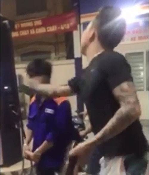 Tát nhân viên đổ xăng: “Tôi tát để cảnh cáo“