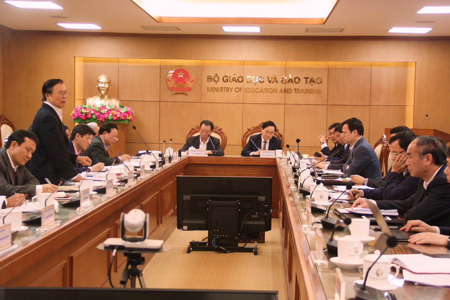 Các thành viên BCĐ phát biểu tham luận