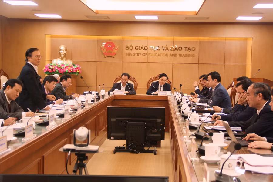 Các thành viên BCĐ phát biểu tham luận