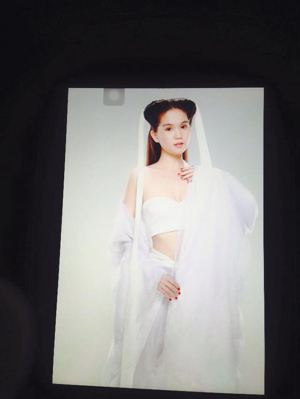 Ngọc Trinh hóa Tiểu Long nữ tóc đùi gà đầy gợi cảm