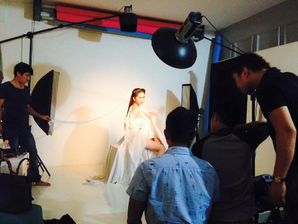 Ngọc Trinh hóa Tiểu Long nữ tóc đùi gà đầy gợi cảm