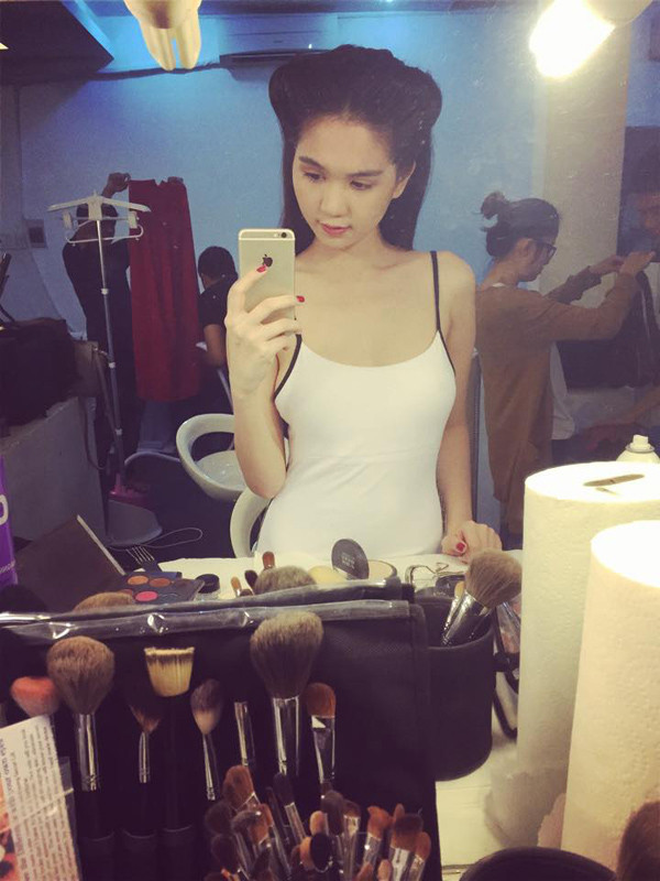 Ngọc Trinh hóa Tiểu Long nữ tóc đùi gà đầy gợi cảm