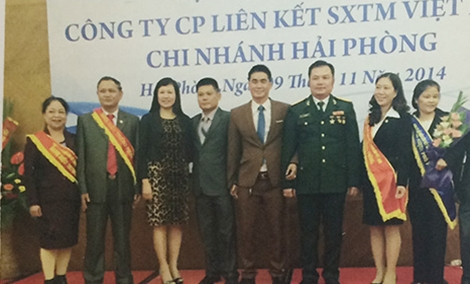 Bộ sậu Liên Kết Việt tự PR bản thân và công ty trên một số tạp chí.