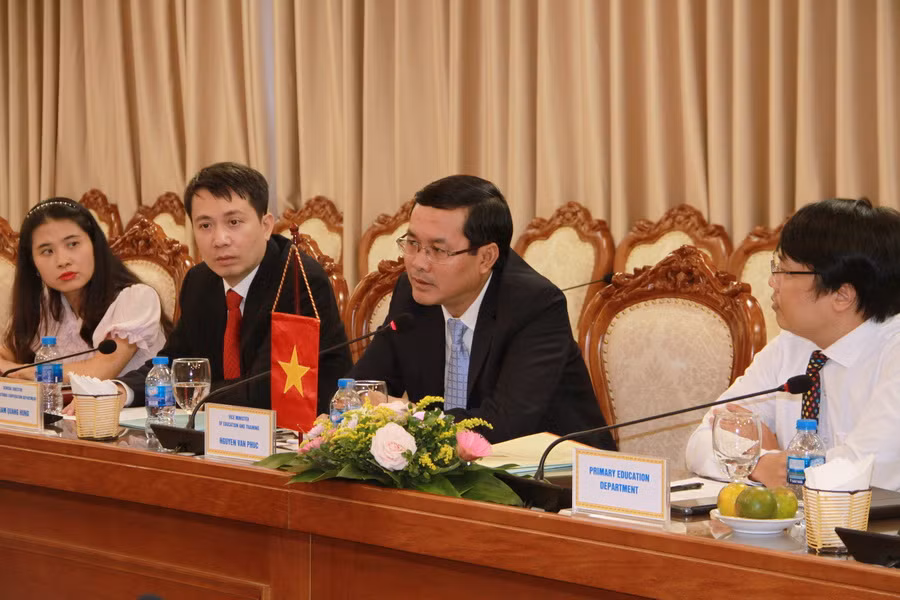 Thứ trưởng Bộ GD&ĐT Nguyễn Văn Phúc phát biểu tại buổi hội đàm