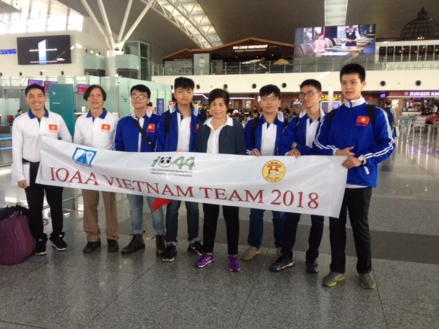 Đoàn học sinh Việt Nam tham dự cuộc thi Olympic Thiên văn và Vật lí thiên văn quốc tế (IOAA) 2018