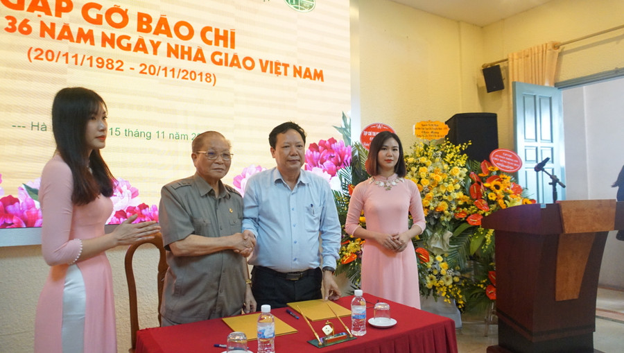 Lễ ký kết truyền thông giữa Trường ĐH Kinh doanh và Công nghệ với Báo Xây dựng