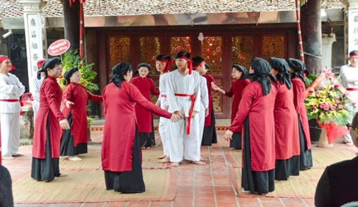 Trình diễn hát xoan ở Phú Thọ. Ảnh: ITN. Trình diễn hát xoan ở Phú Thọ. Ảnh: ITN.