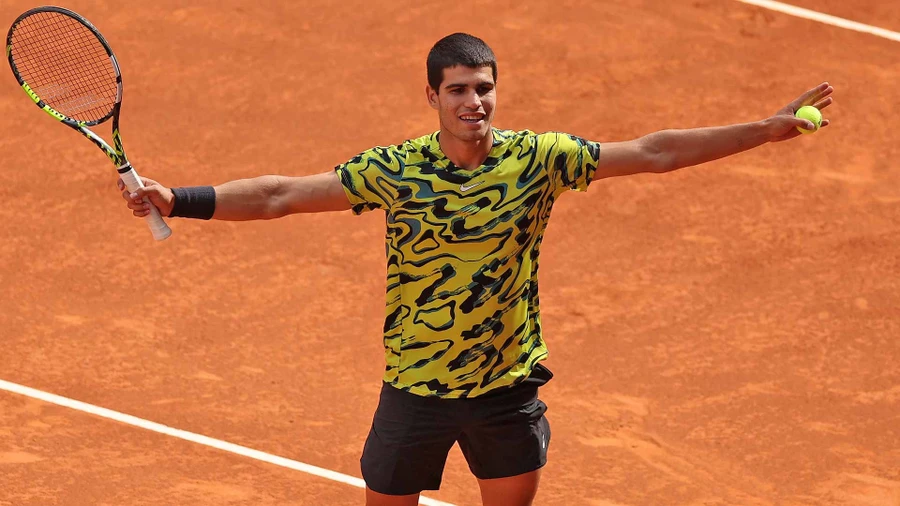 Carlos Alcaraz giành chức vô địch trên sân đất nện ATP Masters 1000 Madrid Open 2022 và 2023. Ảnh: ITN.