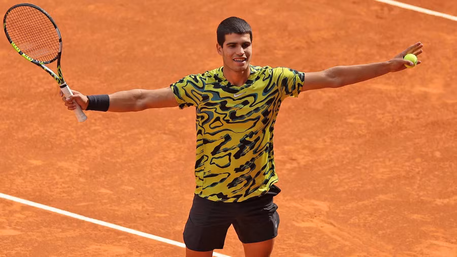 Carlos Alcaraz giành chức vô địch trên sân đất nện ATP Masters 1000 Madrid Open 2022 và 2023. Ảnh: ITN.