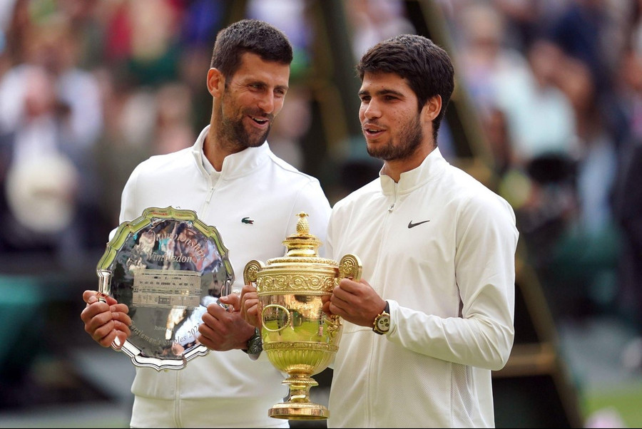 Carlos Alcaraz (bên phải) vô địch Wimbledon 2023. Ảnh: ITN. Carlos Alcaraz (bên phải) vô địch Wimbledon 2023. Ảnh: ITN.