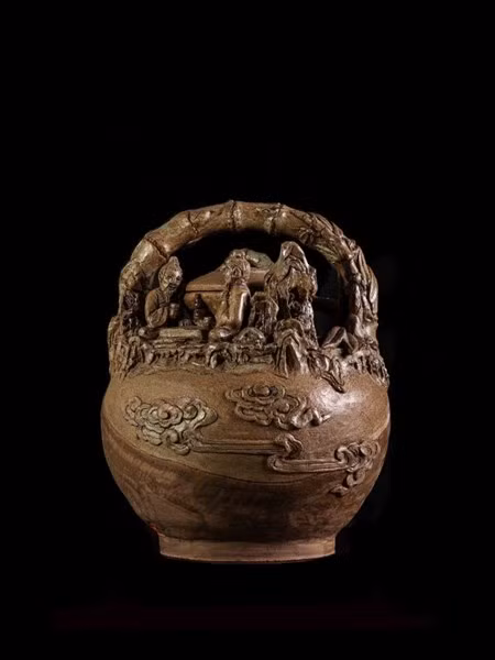 Các sản phẩm gốm Dâu đều theo lối sáng tạo ngẫu hứng.