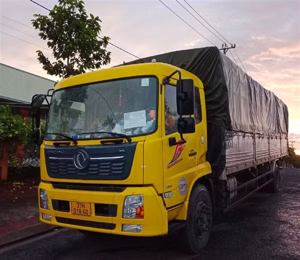 Xe tải sử dụng mã QR luồng xanh giả để chở người và hàng hoá từ vùng dịch về Gia Lai.