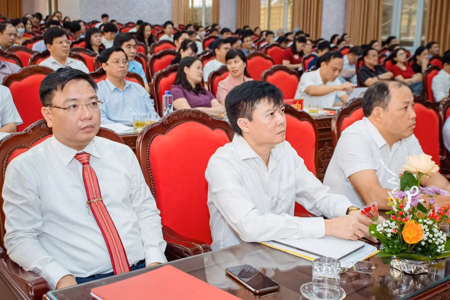 Các đại biểu tham dự hội nghị.