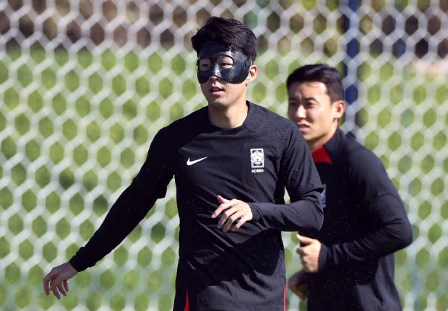 Son Heung-min chắc chắn sẽ cùng tuyển Hàn Quốc ra sân đối đầu với Uruguay.