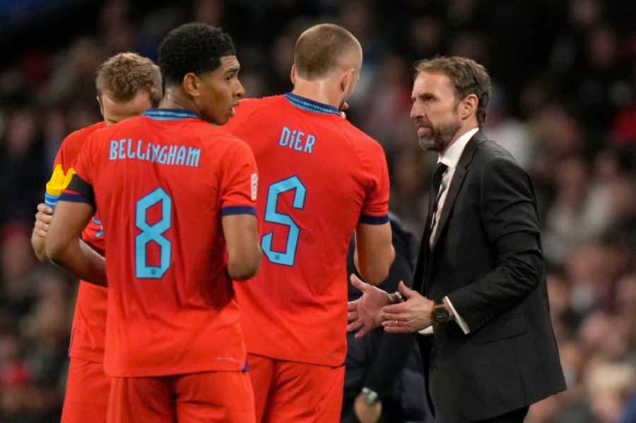 HLV Gareth Southgate đang chịu nhiều áp lực trong thời gian qua nhưng sẽ dẫn dắt tuyển Anh dự World Cup 2022. HLV Gareth Southgate đang chịu nhiều áp lực trong thời gian qua nhưng sẽ dẫn dắt tuyển Anh dự World Cup 2022.