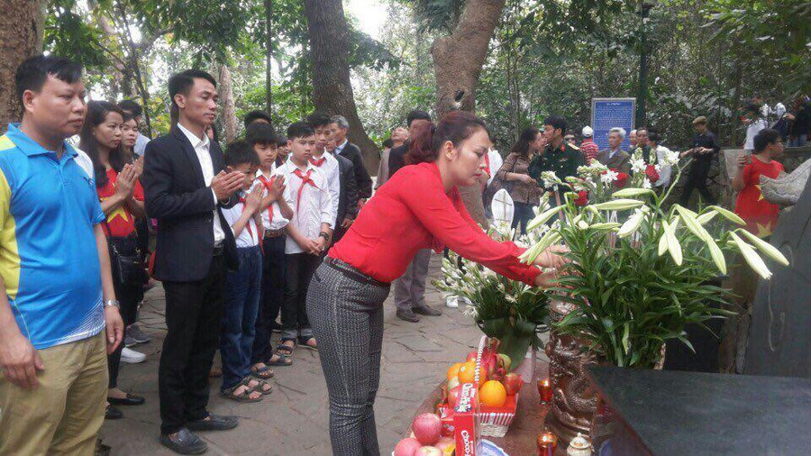 Giúp học sinh thêm tự hào dân tộc, biết ơn thế hệ cha ông từ hoạt động trải nghiệm thực tế. Giúp học sinh thêm tự hào dân tộc, biết ơn thế hệ cha ông từ hoạt động trải nghiệm thực tế.