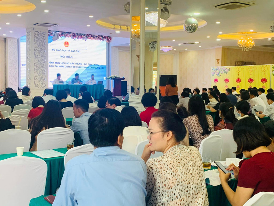 Nhiều ý kiến tích cực ghi nhận sự điều chỉnh chương trình môn Lịch sử phần bắt buộc cấp THPT. Nhiều ý kiến tích cực ghi nhận sự điều chỉnh chương trình môn Lịch sử phần bắt buộc cấp THPT.