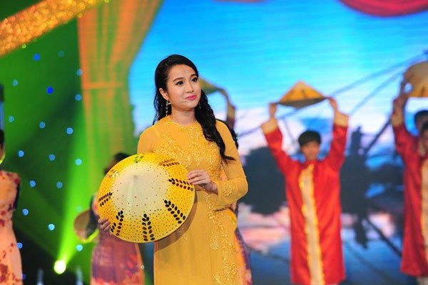 Hồng Phượng là nữ MC cầu tiến, không hài lòng với những gì đã có nên mới đây, cô đã theo khóa học tại trường Meros, Tokyo - một trong những trường ngôn ngữ tốt nhất của Nhật Bản. Cô nói: “Tôi muốn tạm dừng công việc một thời gian, bình tĩnh nhìn nhận những ưu, khuyết điểm của mình. Tôi nghĩ, đây là cơ hội để mình thu nạp thêm những kiến thức, kinh nghiệm và tự làm mới mình”.