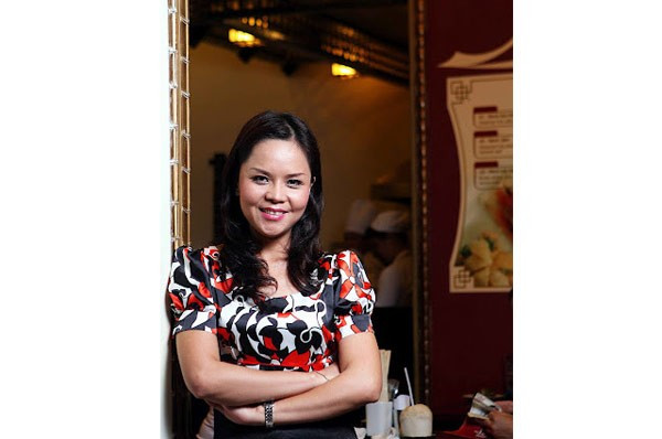 Cùng với công việc MC, Quỳnh Trâm còn thử thách bản thân qua vai trò Giám đốc marketing cho một chuỗi quán ăn đặc sản. Dù làm gì, cô cũng hết mình và giữ niềm đam mê tới cùng.