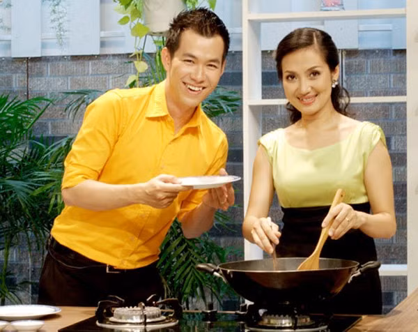 Tạo được nét riêng qua phong thái dịu dàng và cuốn hút bằng giọng nói truyền cảm, cô MC đoạt giải nhì Duyên dáng truyền hình 2006 được khán giả yêu thích qua các chương trình như Vượt lên chính mình, Ngôi sao Tiếng hát Truyền hình, Tết làm điều hay, Sự lựa chọn lịch sử, Chung một bóng cờ, Nhịp cầu hữu nghị Việt - Lào... Tạo được nét riêng qua phong thái dịu dàng và cuốn hút bằng giọng nói truyền cảm, cô MC đoạt giải nhì Duyên dáng truyền hình 2006 được khán giả yêu thích qua các chương trình như Vượt lên chính mình, Ngôi sao Tiếng hát Truyền hình, Tết làm điều hay, Sự lựa chọn lịch sử, Chung một bóng cờ, Nhịp cầu hữu nghị Việt - Lào...