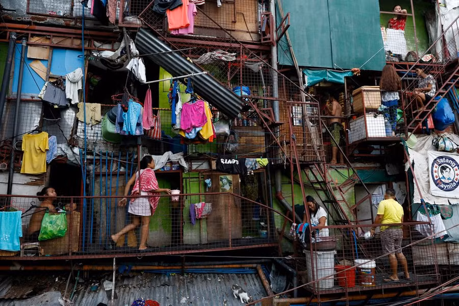 Cuộc sống của cư dân tại một khu ổ chuột ở Tondo, Manila, Philippines. Ảnh: Reuters.