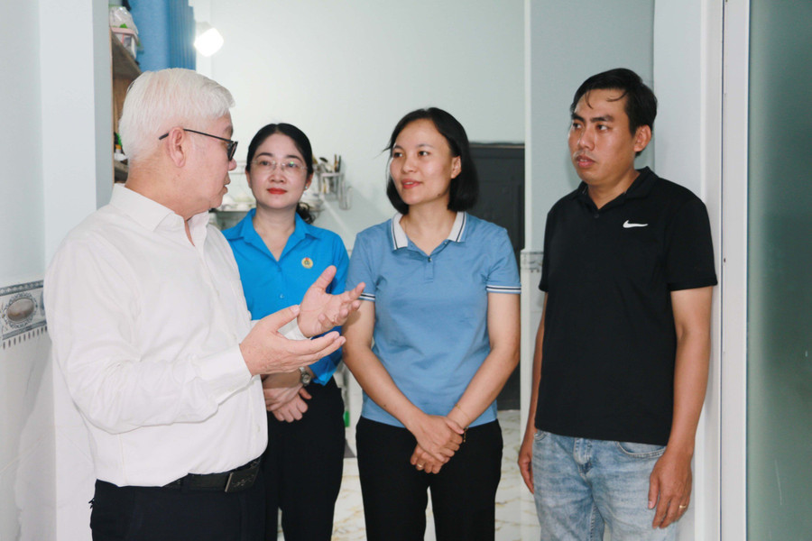 Gia đình công nhân hạnh phúc được trao 'mái ấm công đoàn' ảnh 2 Gia đình công nhân hạnh phúc được trao 'mái ấm công đoàn' ảnh 2