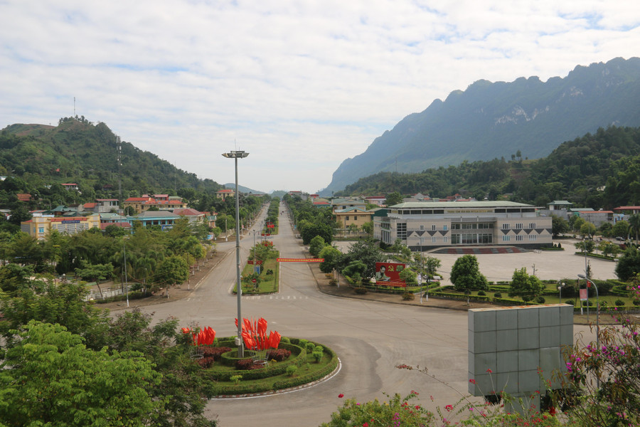 Diện mạo huyện Quỳnh Nhai đang dần khởi sắc. Diện mạo huyện Quỳnh Nhai đang dần khởi sắc.