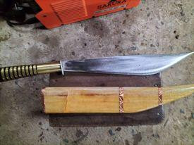 Con dao sắc bén được ông Lù rèn tinh xảo từ trạm bom.