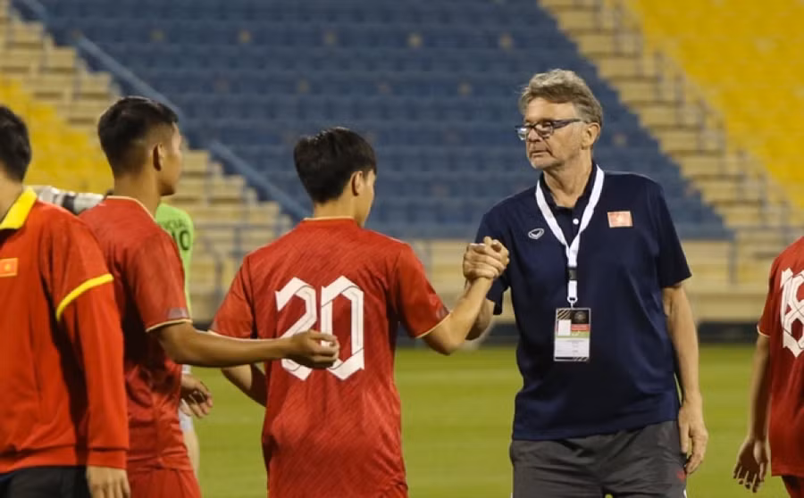 HLV Philippe Troussier hài lòng với học trò tại U23 Việt Nam.