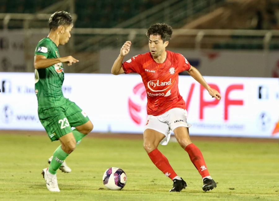 Lee Nguyễn thi đấu ở V-League 2021.