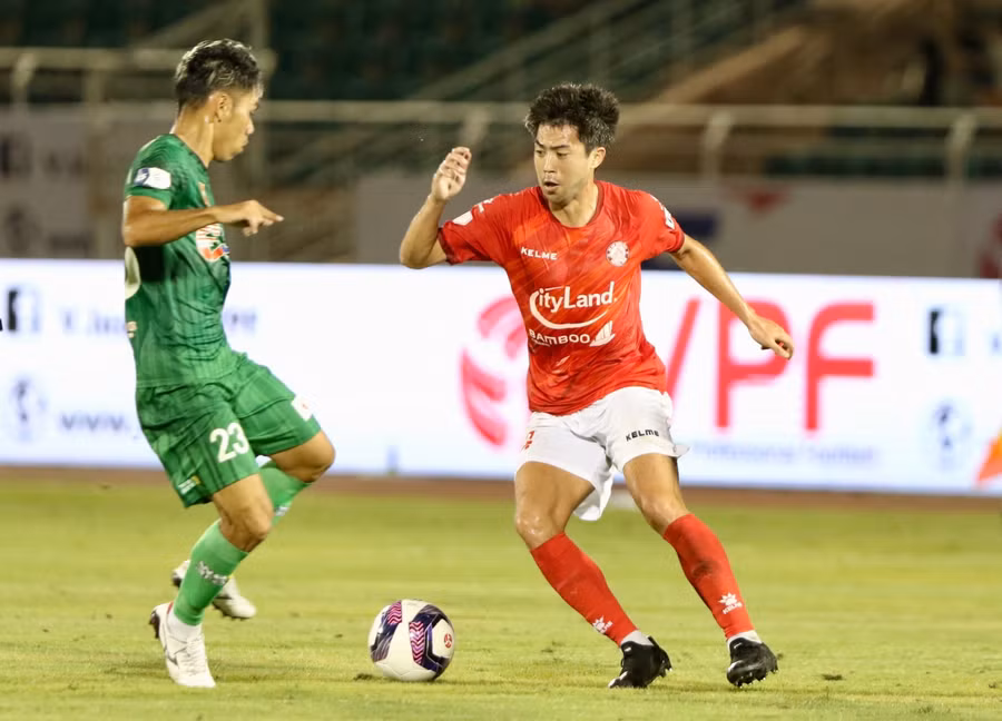 Lee Nguyễn thi đấu ở V-League 2021.
