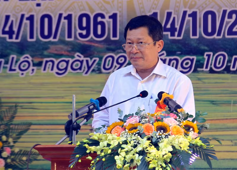 Ông Vương Văn Bằng Giám đốc Sở GD&amp;ĐT Yên Bái phát biểu tại buổi lễ. Ảnh: Việt Hà