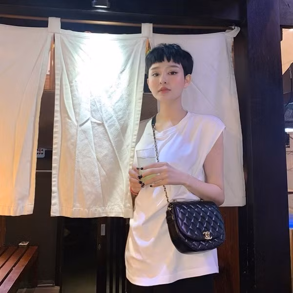 Sở hữu cả loạt item đắt đỏ, Hiền Hồ xứng đáng là tay chơi hàng hiệu ngầm của vbiz.