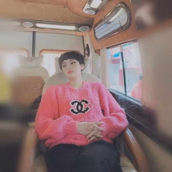 Sở hữu cả loạt item đắt đỏ, Hiền Hồ xứng đáng là tay chơi hàng hiệu ngầm của vbiz.