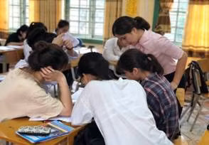 Học sinh Trường THPT số 1 Bảo Thắng ôn thi theo nhóm