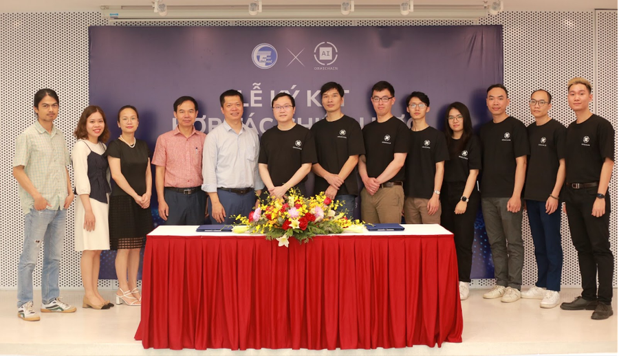 Lễ ký kết có sự tham dự của TS. Trần Quốc Long - Viện trưởng Viện Trí tuệ nhân tạo và TS. Đào Thành Chung - Giám đốc điều hành và đồng sáng lập Oraichain Labs, cùng đại diện của cả hai đơn vị. Lễ ký kết có sự tham dự của TS. Trần Quốc Long - Viện trưởng Viện Trí tuệ nhân tạo và TS. Đào Thành Chung - Giám đốc điều hành và đồng sáng lập Oraichain Labs, cùng đại diện của cả hai đơn vị.