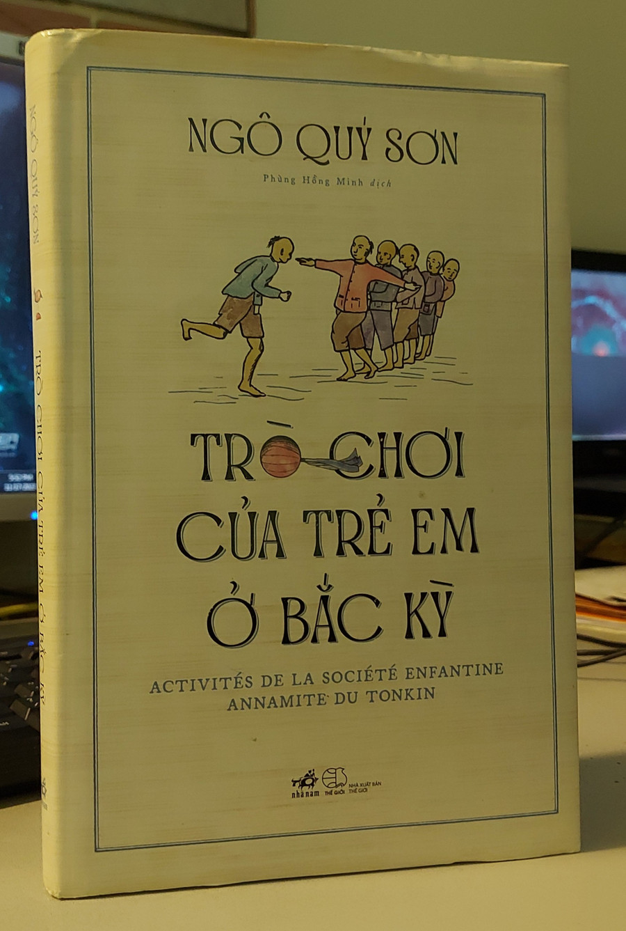 Cuốn sách &apos;Trò chơi của trẻ em ở Bắc Kỳ&apos; được Công ty Văn hóa &amp; Truyền thông Nhã Nam liên kết xuất bản và phát hành. Ảnh: Anh Sơn.