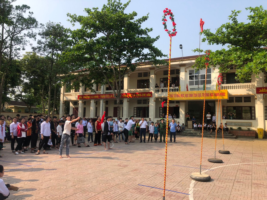 Thi ném còn. (Ảnh: Bá Hải).